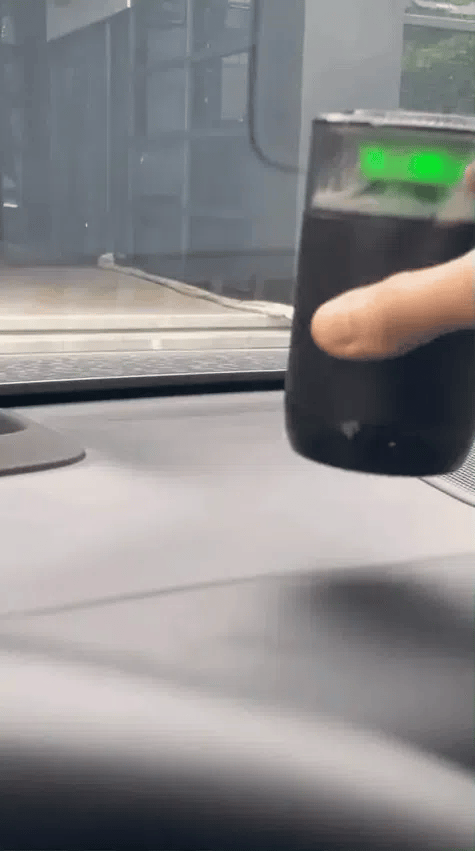 Smart car aromatherapy diffuser releasing mist
